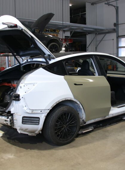 Unfallinstandsetzung Tesla Model Y