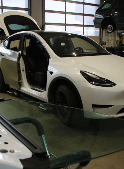 Unfallinstandsetzung Tesla Model Y